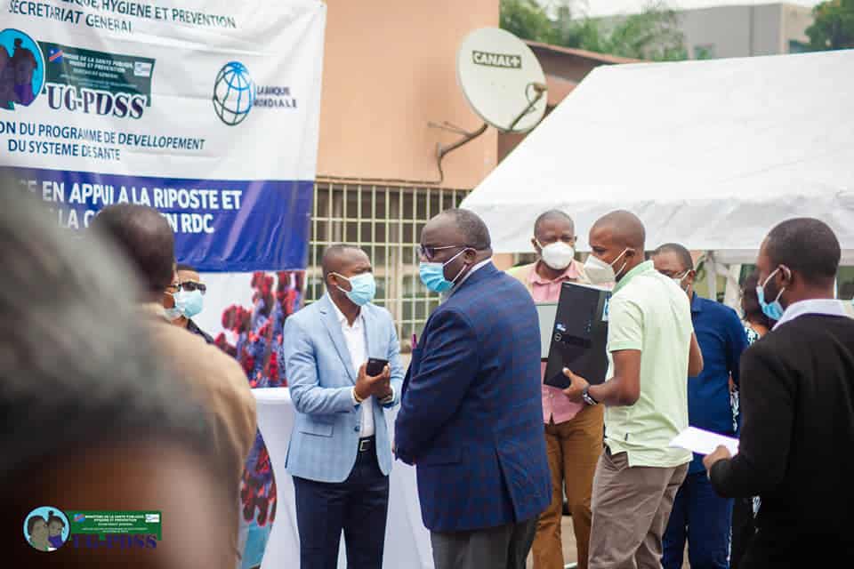 Remise de 20 kits informatiques pour les zones de santé de Kinshasa