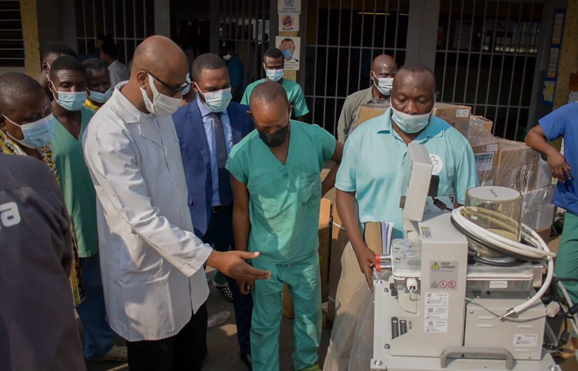 Distribution des équipements covid vers les Centre de Traitement aux Cliniques Universitaires de Kinshasa