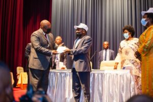 RDC : Vaccination contre la Covid-19 : Les élus du Peuple sensibilisés et vaccinés !