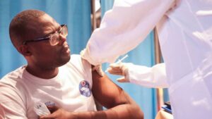 RDC : Vaccination contre la Covid-19 : Les élus du Peuple sensibilisés et vaccinés !