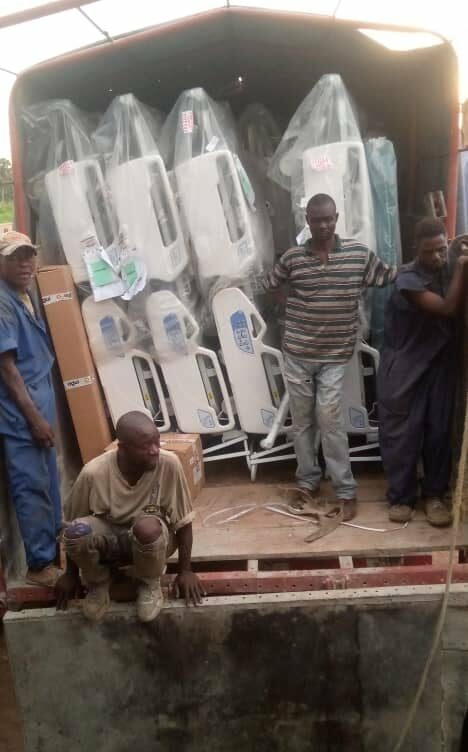 KASAÏ (Tshikapa) : Livraison des lits et masques à l’Hôpital Général de Référence de TSHIKAPA dans la province de Kasaï dans le cadre d’appui aux centres de traitement Covid-19.