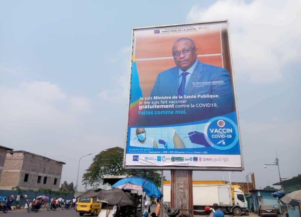 Plus de 100 panneaux publicitaires géants déployés dans la ville de Kinshasa en appui à la campagne de vaccination contre la covid-19.