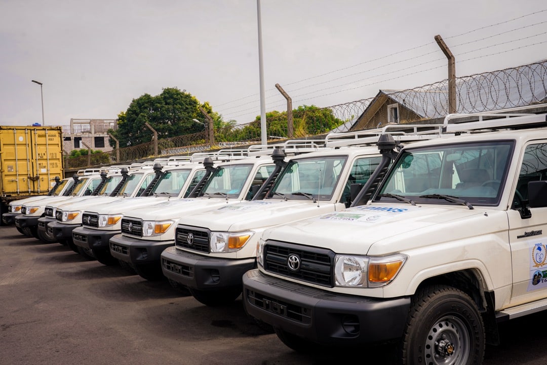 UG-PDSS – PMNS : Remise officielle de 8 véhicules par la Banque Mondiale au Ministère de la Santé Publique, Hygiène et Prévention pour renforcer la lutte contre la malnutrition dans 4 provinces