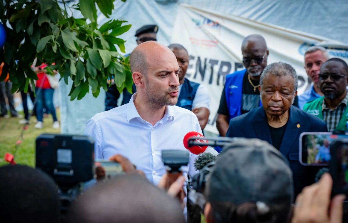 MVE en Ituri : Le ministre français, Jean-Noël Barrot, visite le laboratoire de Bunia réhabilité et équipé avec l’appui de la Banque mondiale